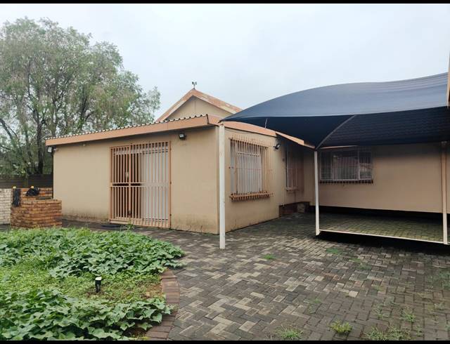 4 BEDROOM HOUSE TO LET IN VAALPARK